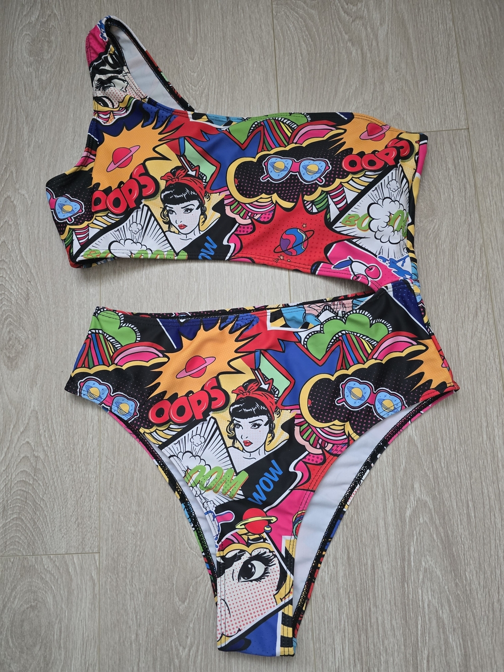 Asymmetric Pop Art High-Waist One Shoulder Bikini Set in Multicolor Size M